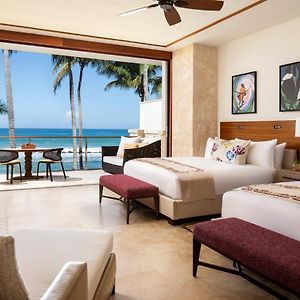 Chambre Lit King-Size au Bord de la Mer